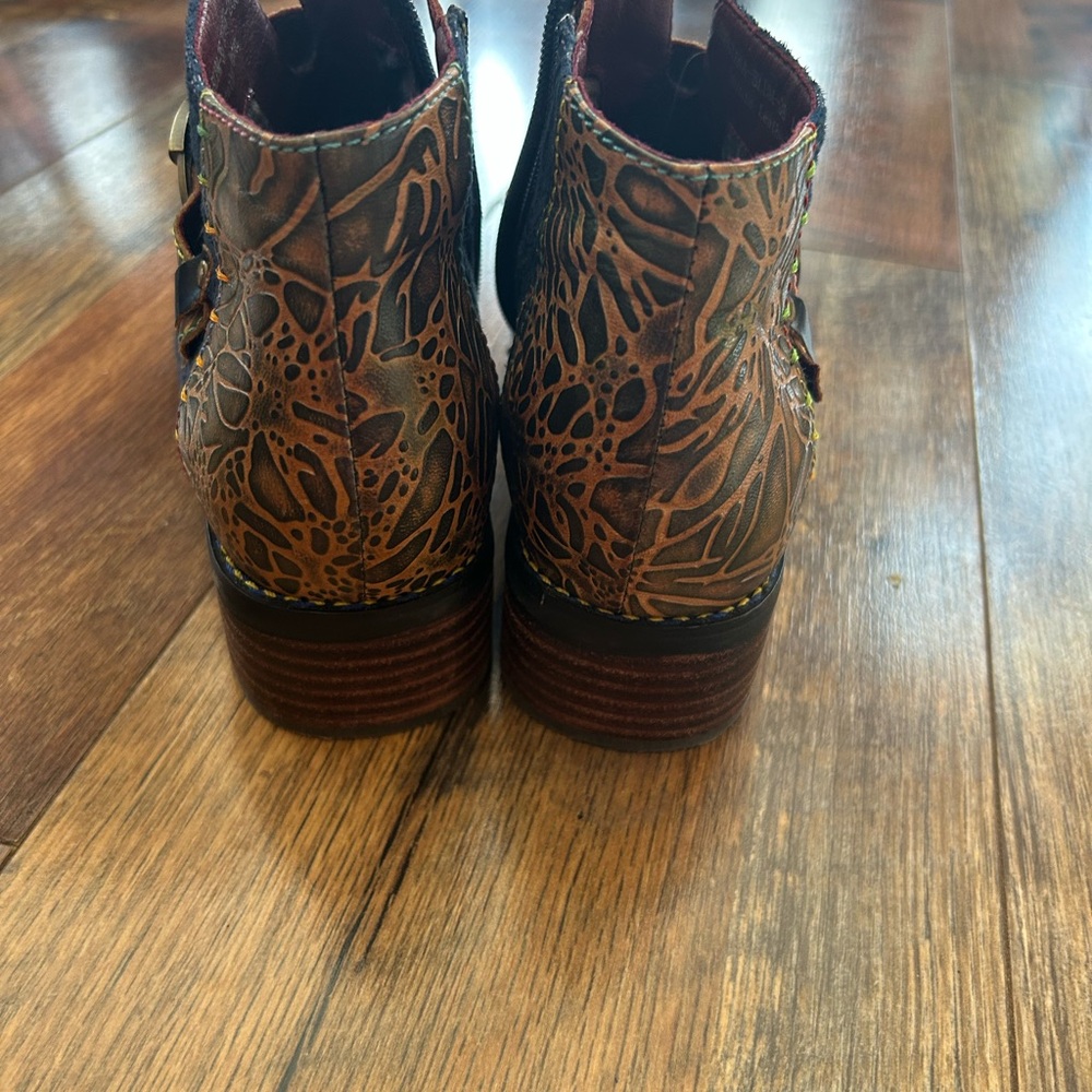 Spring Step Black and Brown Leather-Trim Chukka Boots - Picture 6 of 8